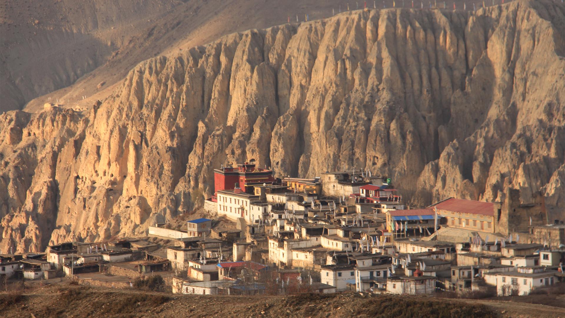 Lower Mustang Trek
