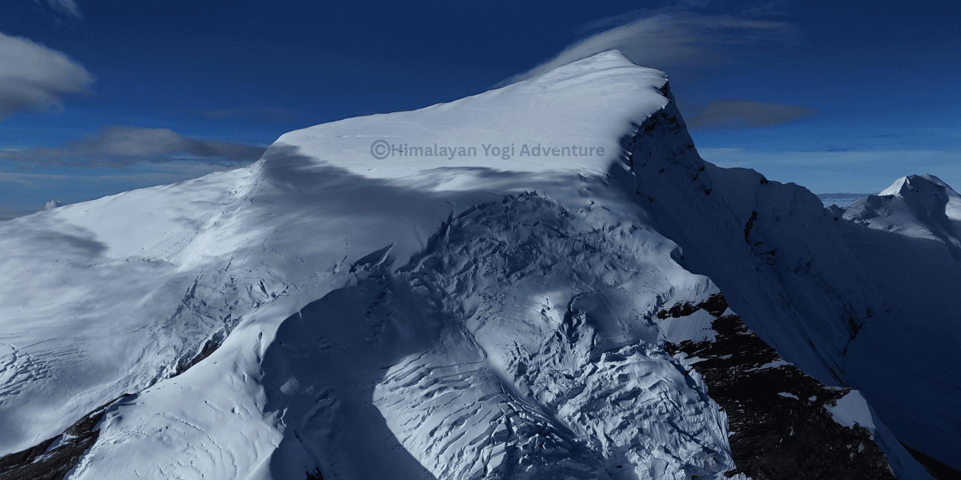 7000m